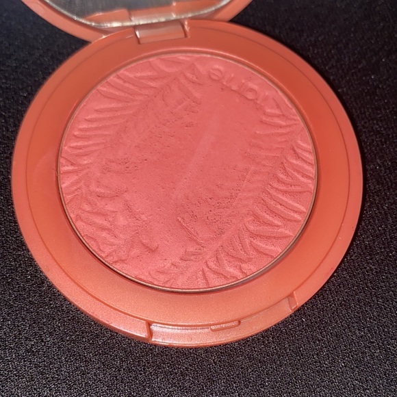 Tarte blush - Picture 3 of 3